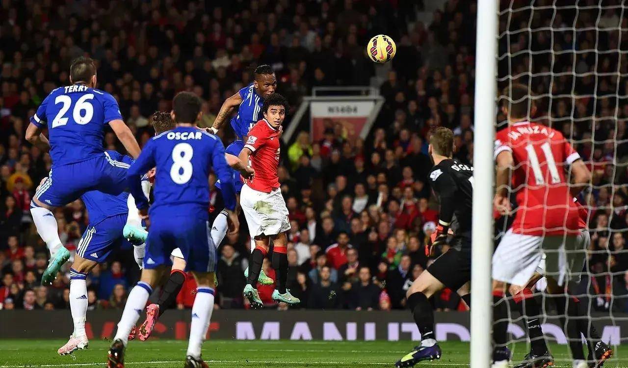 开云体育APP下载-英超惊险逆转取胜，粉丝狂欢不已