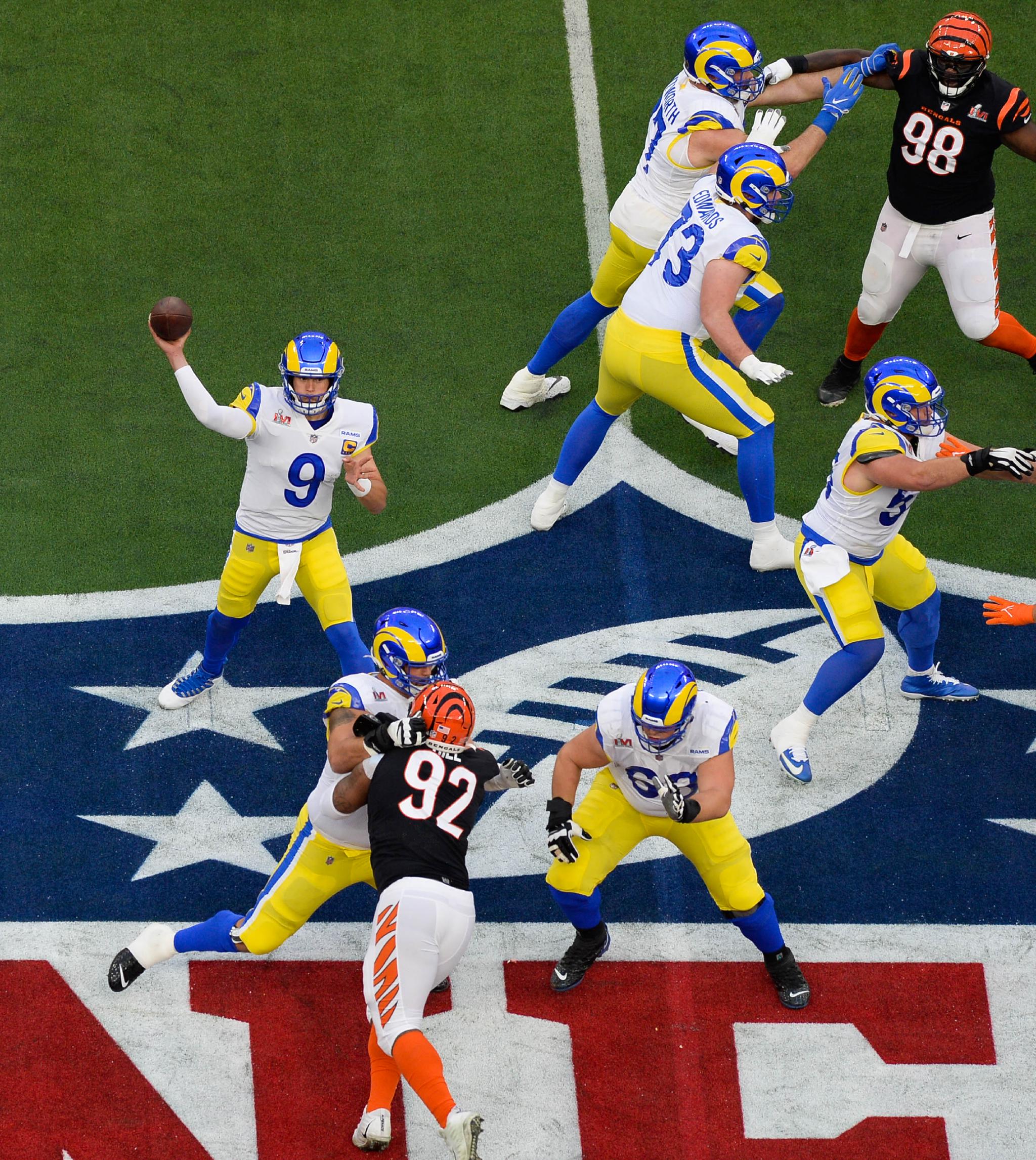 开云体育在线-焦点大战：橄榄球上演巅峰碰撞的简单介绍