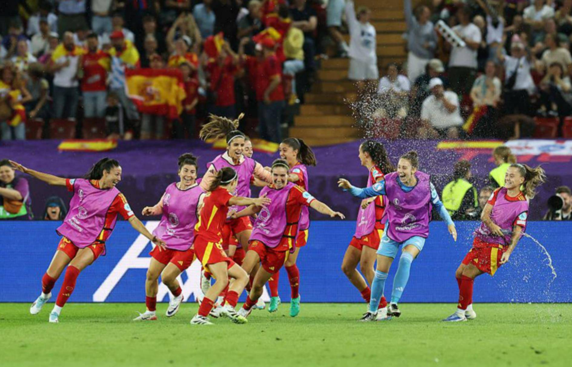 开云体育平台APP-包含欧洲杯决赛震撼开打，巅峰对决引爆全场的词条