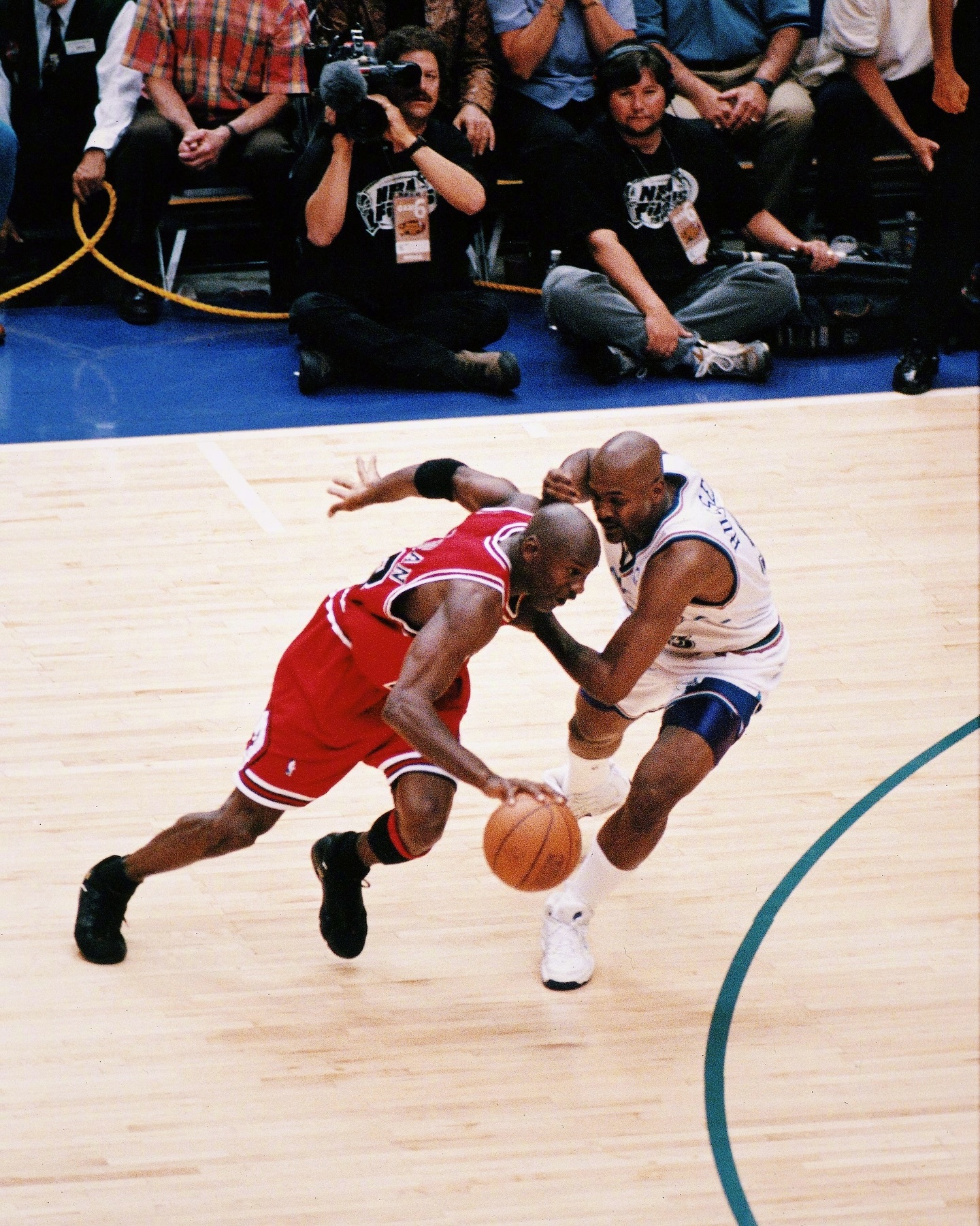 开云体育平台APP-技术流与激情碰撞，NBA决赛再创新高