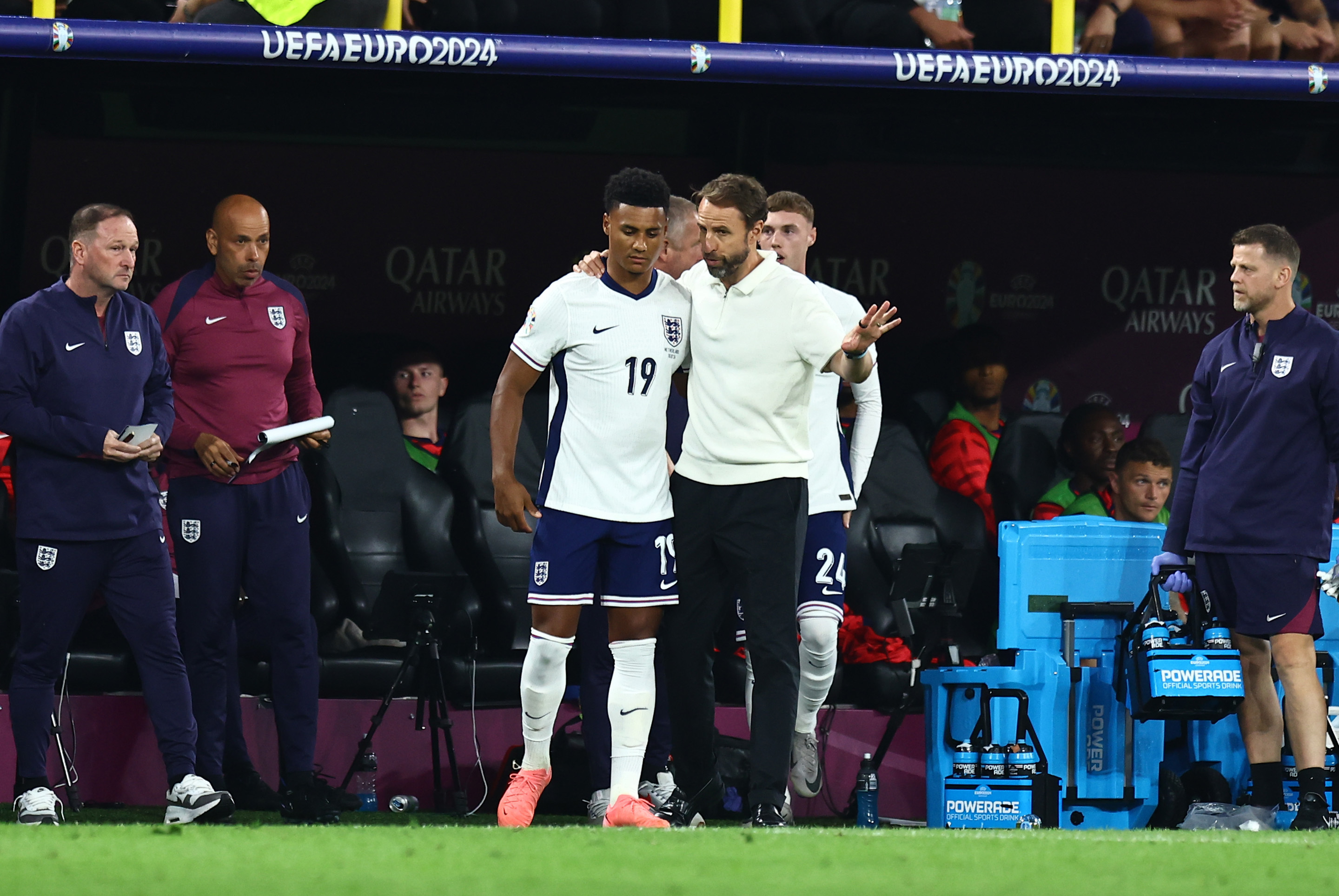 拉沃尔杯逆转戴维斯杯，西西帕斯扛起全队